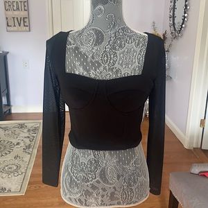 BLACK MESH SLEEVED CROP TOP